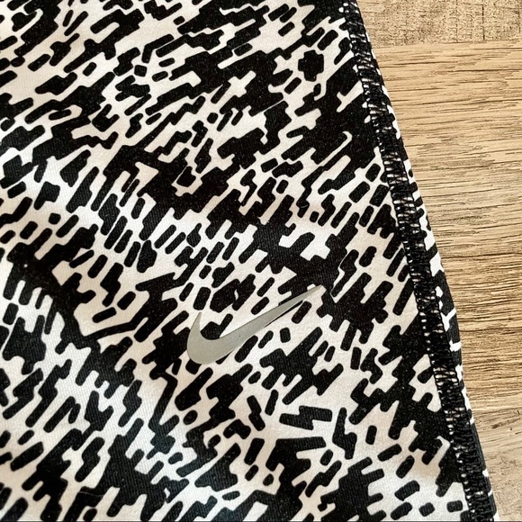 🌺 Nike Dri Fit Pronto Essential Tight Crop Compression Running Leggings Size M - Picture 8 of 12